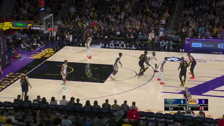 在今天湖人主场迎战鹈鹕的比赛中，发生了让人提心吊胆的一幕。当时双方的比赛进行到了