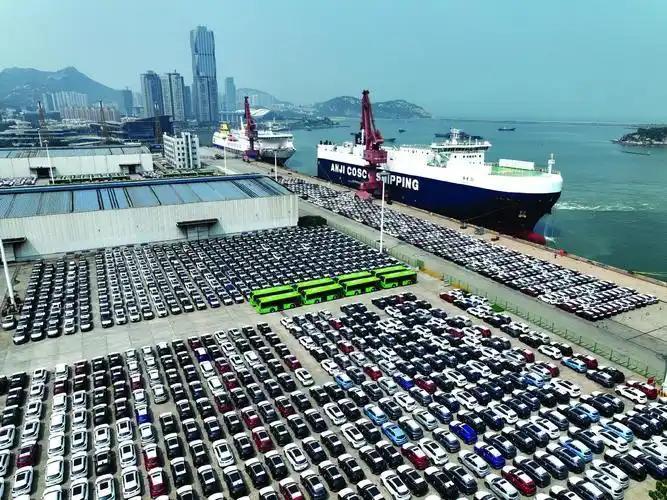 中国自主品牌汽车在美国几乎没什么销量，可美国车企却早早开始慌了，这事说起来很多人