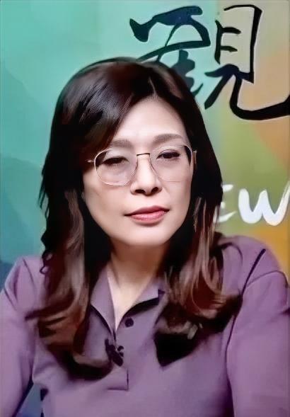 郑丽文的核心观点就是暂缓统一，优先避战，平衡于中美日之间，相互牵制，相互平衡，达