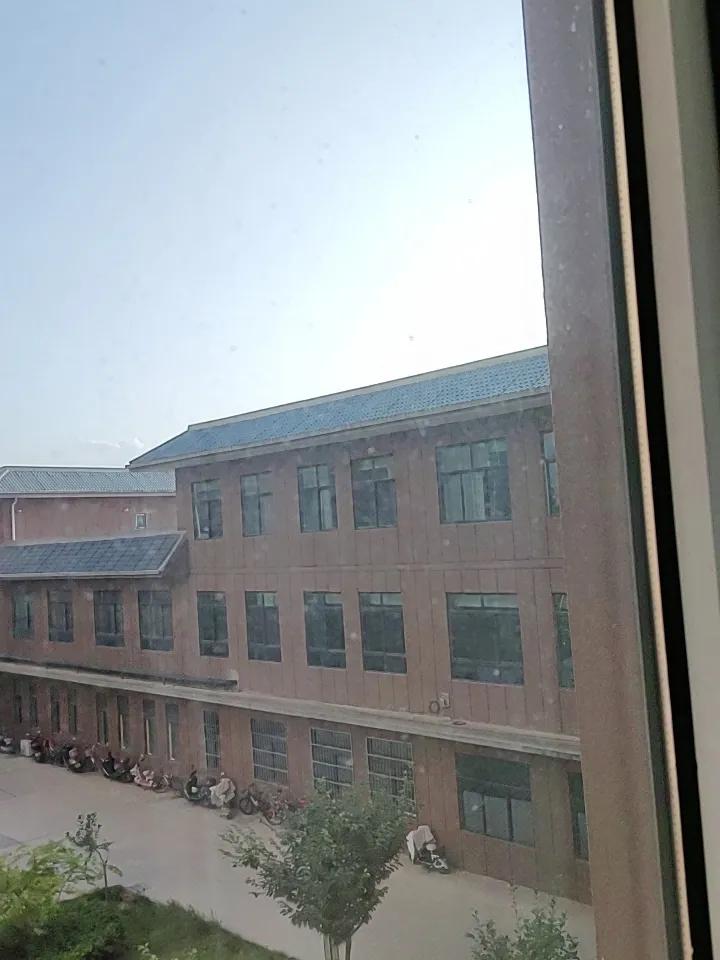 老方是个农民，会装修手艺，经常去城市做活。
2019年9月一天，他经过县城，看到