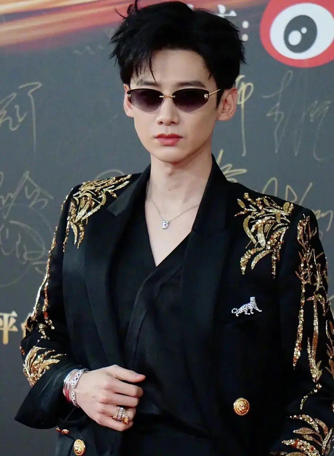 快来认领你们的老公[挤眼] ​​​