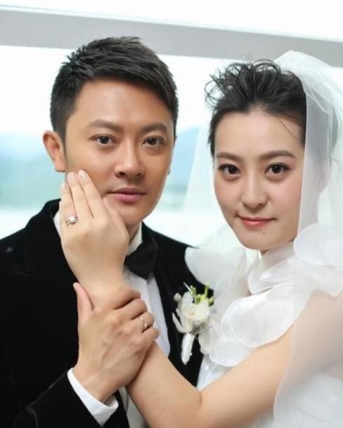 2015年，印小天花了400万元娶的老婆哈琳娜。直到孩子出生后，才发现自己的老婆