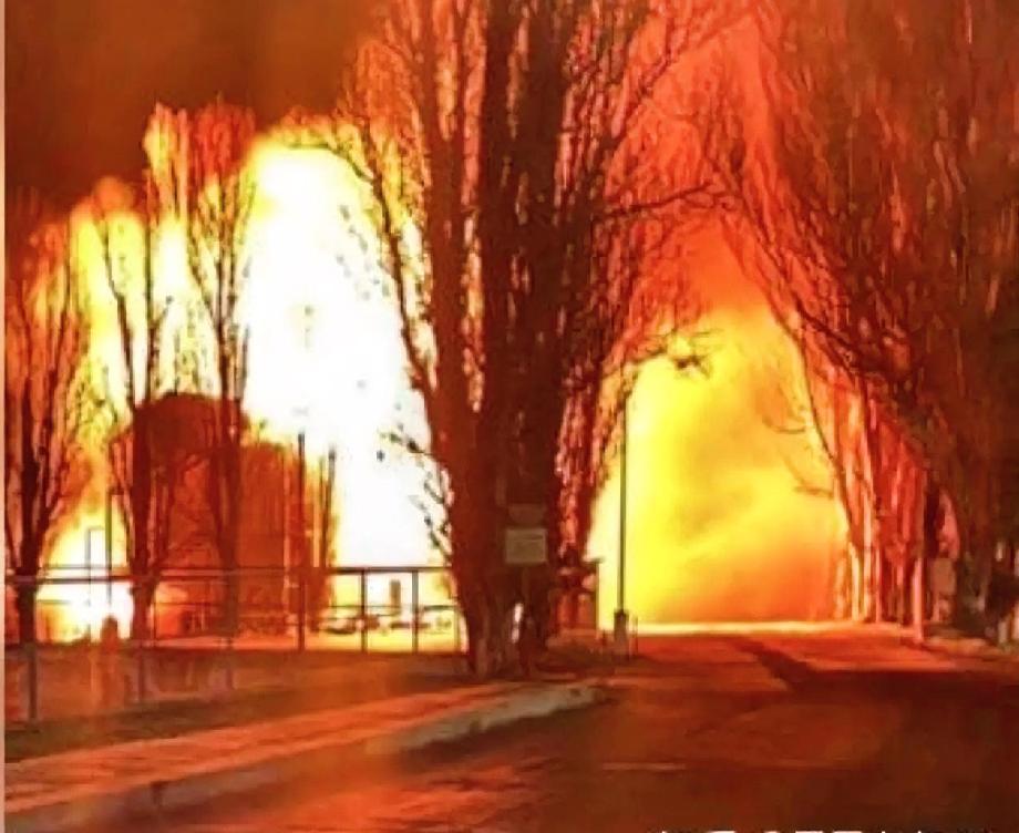 俄军不忍了

近日，俄军对乌克兰敖德萨州切尔诺莫尔斯克市的关键基础设施发动猛烈攻