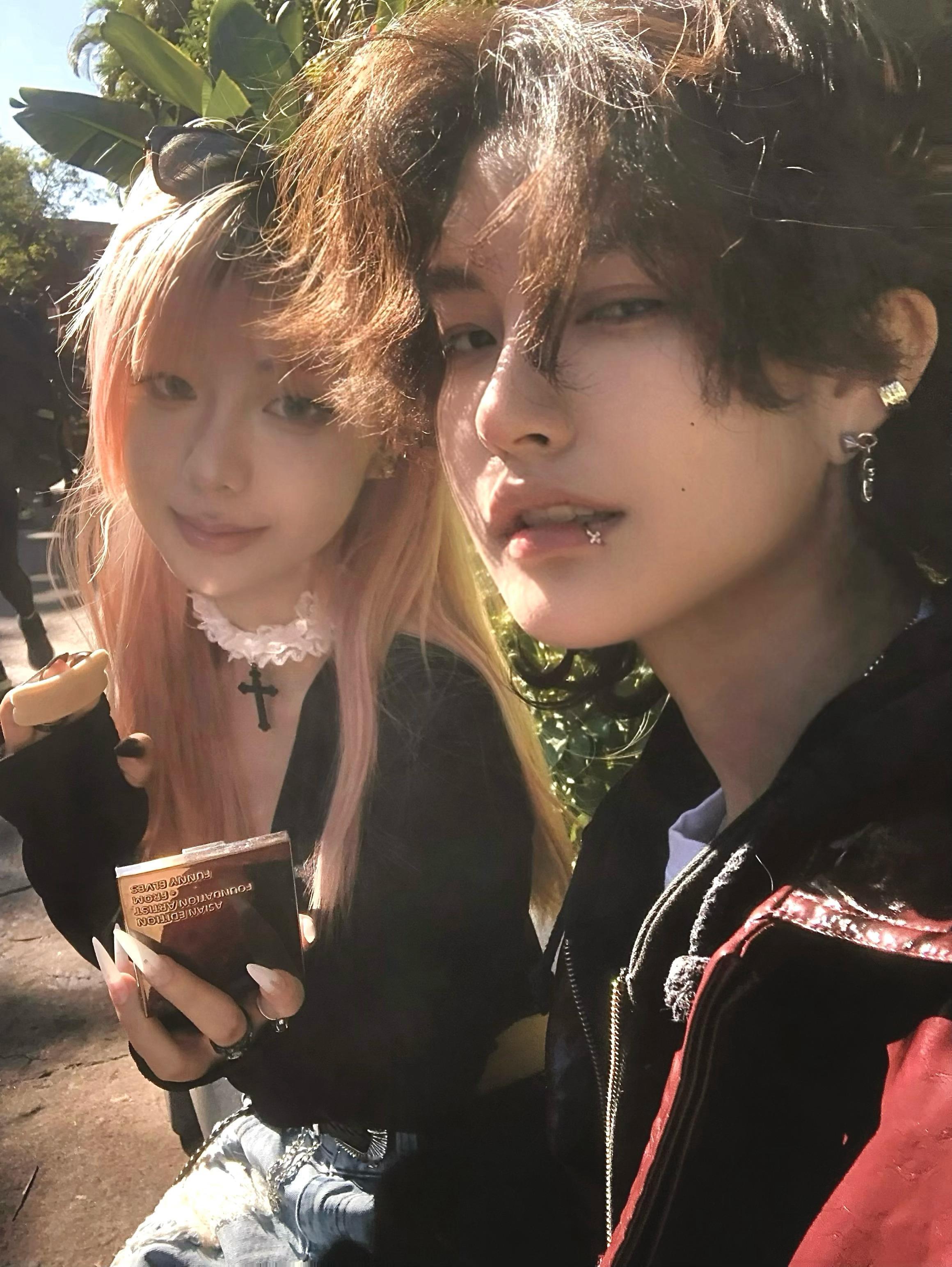 我觉得我合照比单人好看咋办 城崎朔是一款拍照单品 