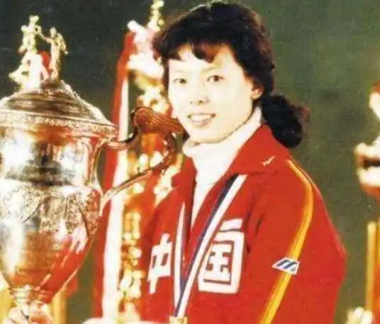 2013年，女排名将陈招娣被病痛折磨到极限，生命走到尽头。她把丈夫叫到床前，忍着