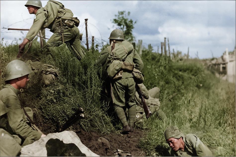 1937年，淞沪会战后期，上海宝山区刘家行一带，鬼子兵在突破中国军队阵地后，继续