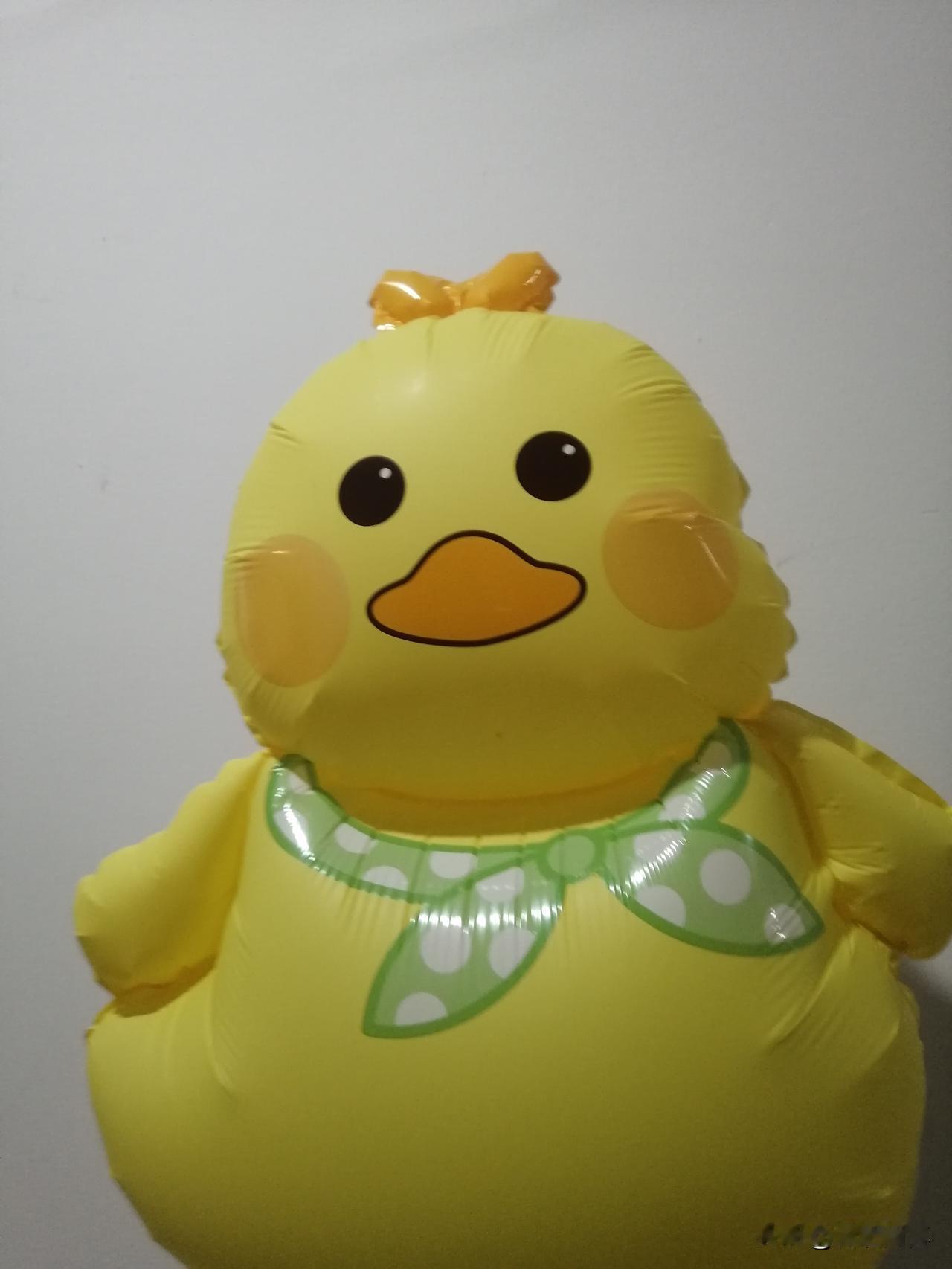 她有一个儿子，完全继承了父母的人品，没钱了就给富婆做小白脸、吃软饭，有钱了就把老