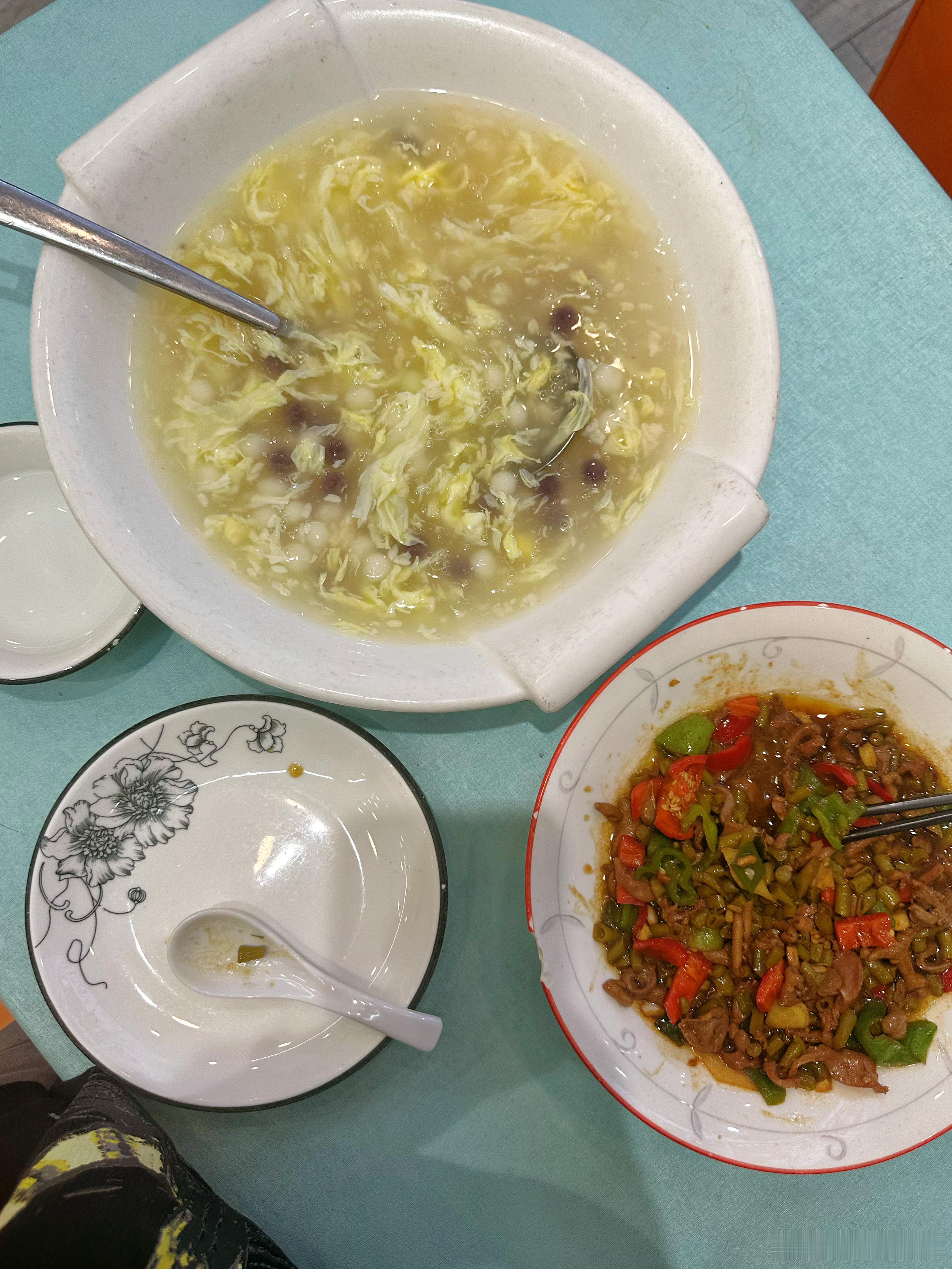 到达南京已经是黄昏，住的地方选在方便明天办事的区域，所以也就在这附近吃个晚饭了，