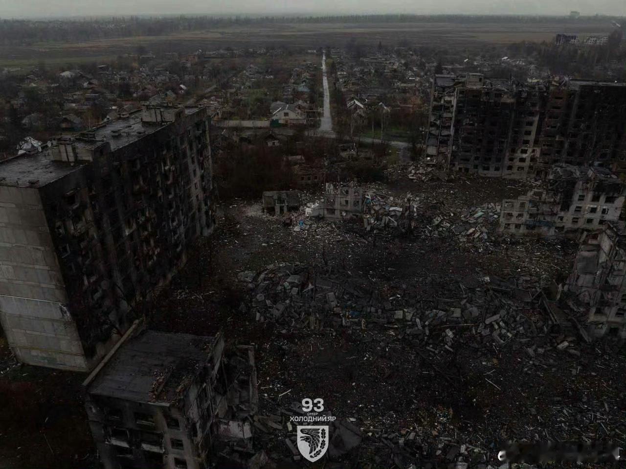 康斯坦丁诺夫卡市，我方作战部队针对盘踞在居民小区内的敌军发起了有力打击。 （俄乌