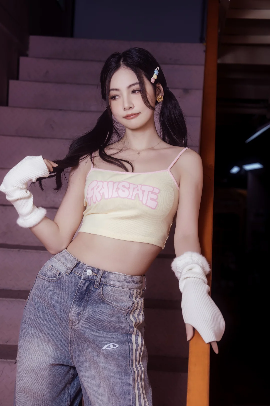 赵粤白色吊带背心运动装，今日份的甜酷马尾辣妹。