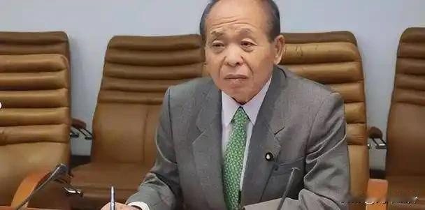 12月25日自民党议员铃木宗男启访俄，看似缓和信号，实则暴露高市早苗对俄政策的“