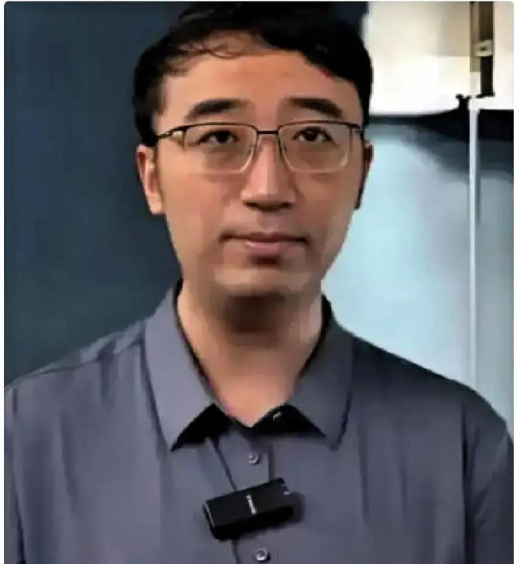 清华北大双料学霸李永乐，在北京找工作的过程中处处碰壁，外企不要他，500 强也不