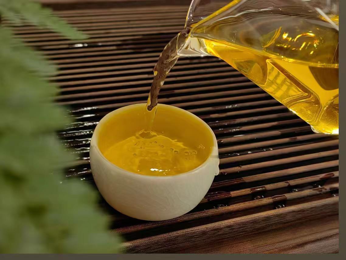 喝茶。人确实需要这片刻的快乐，支撑这日复一日的生活”