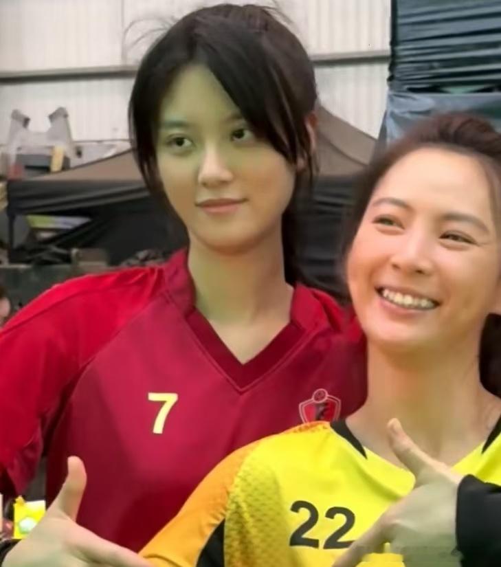 功夫女足公开演员特训计划原来每个帅气踢球打戏背后都是日复一日的特训，演员们肯吃苦