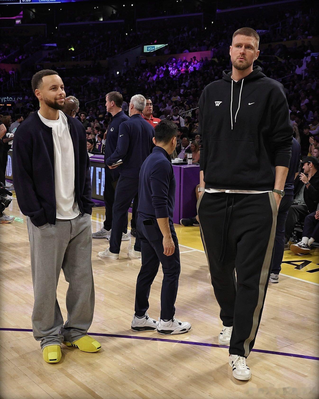 波尔津吉斯明日对阵凯尔特人升级为出战成疑！库里依旧没有恢复训练，科尔透露库里的膝