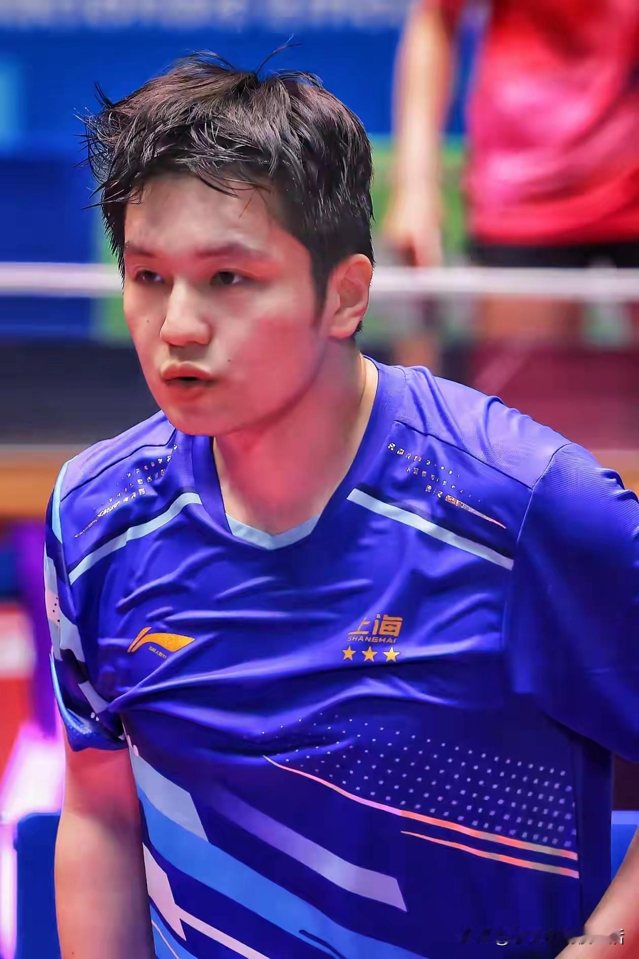 后天樊振东和王楚钦对决，老王遇新王，你觉得哪个会胜出？

我比较倾向于樊振东。樊