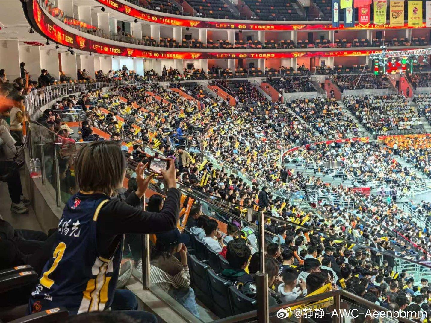 广东男篮vs上海男篮赛前预测输30分以内就当赢然后开场比分就迅速被拉开结果只输1