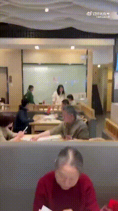 小仙女真霸气，小伙脾气真好！
真正做到了打不还手，骂不还口，难道小伙子做错了什么