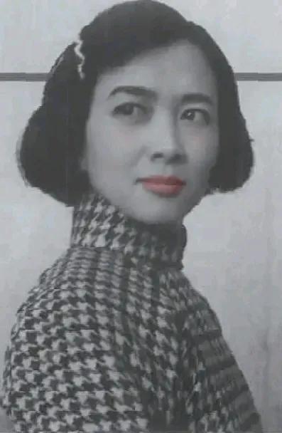 谢芳每演一个角色发型也是费了好多心思的
有时为了不重复以往角色的发型，只能区别小