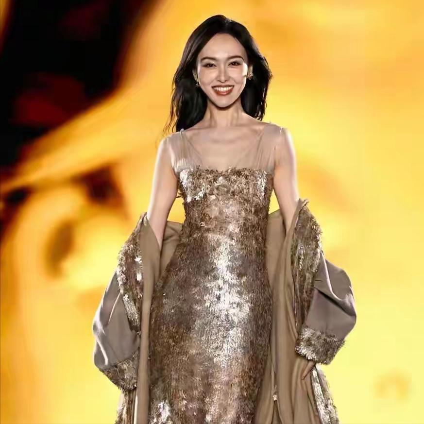 都说好的婚姻，是滋养人的。
唐嫣的状态，体现的很明显。
罗晋是我们江西的，
夸一