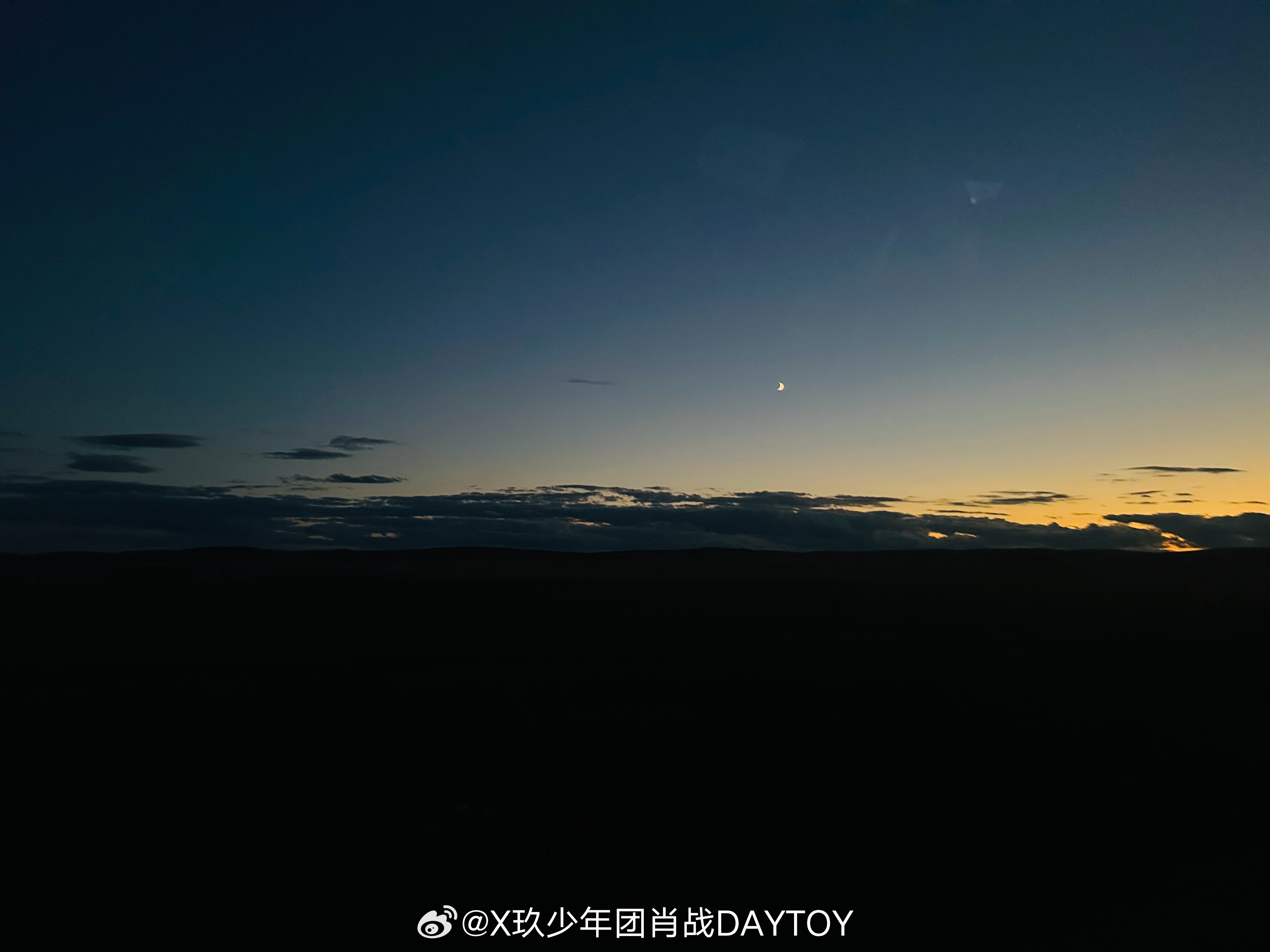 也曾见过无数个凌晨三点半的月 