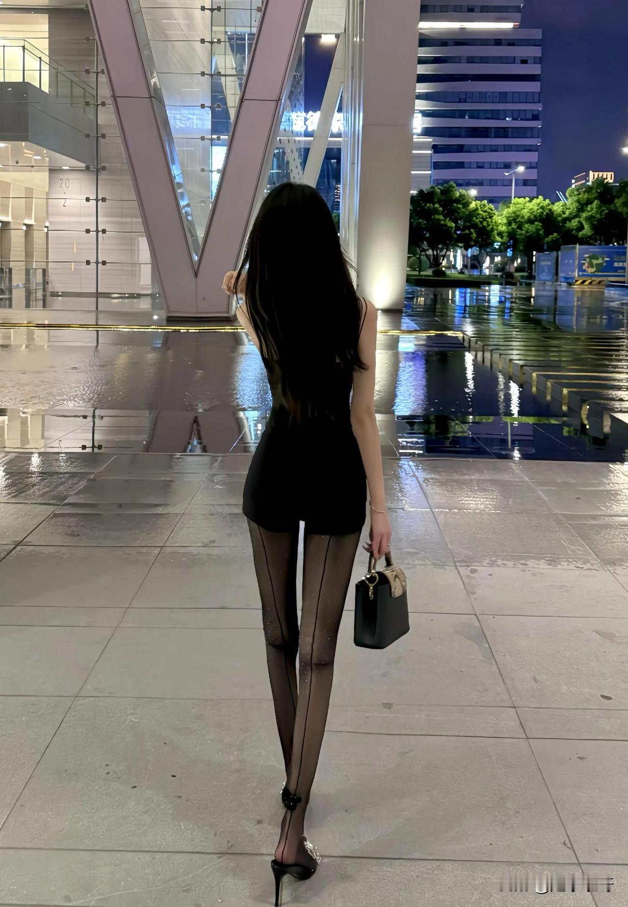 身材高挑的黑丝女神，美照写真赏析