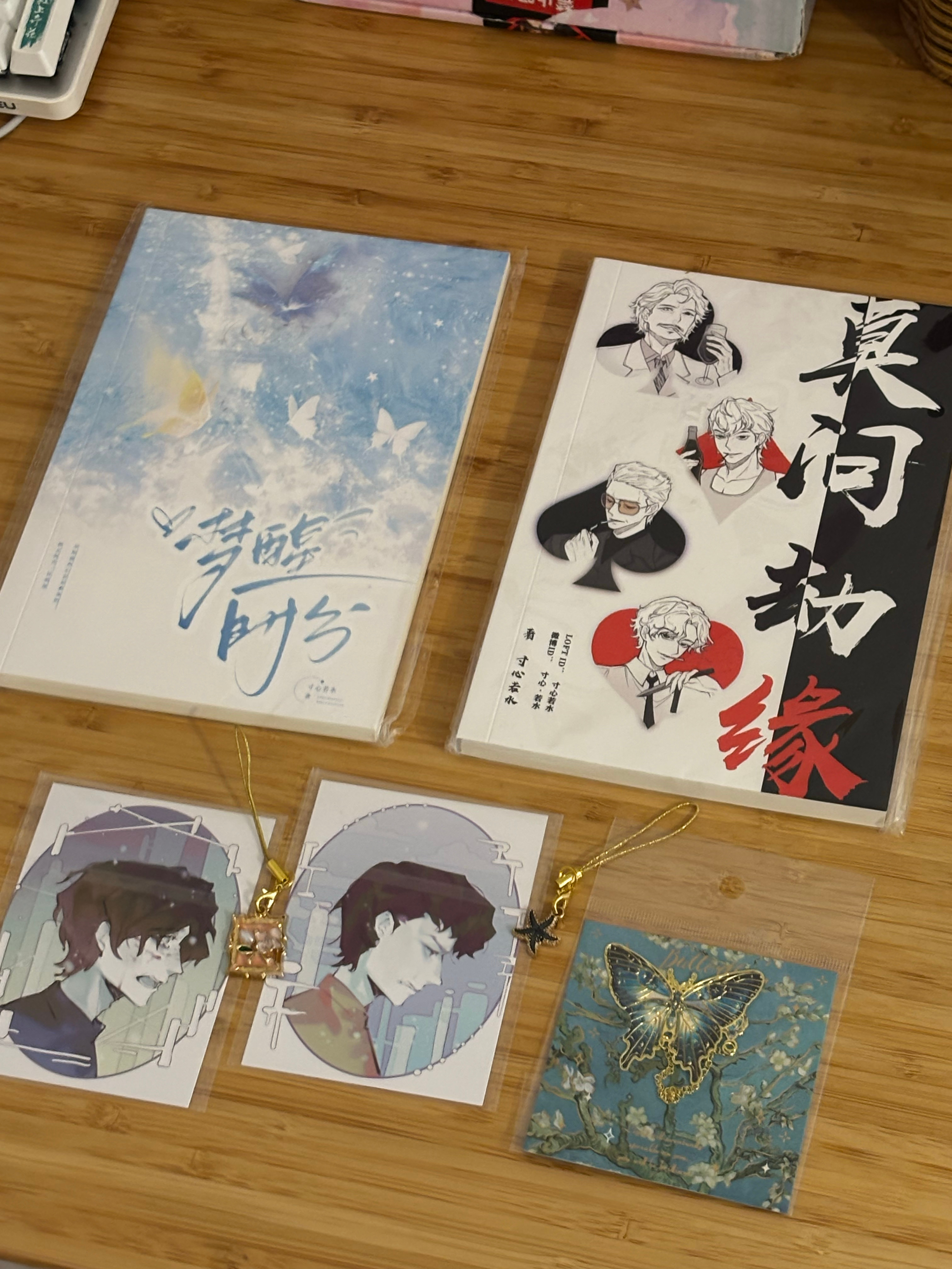 收到了寸心老师寄来的本子和制品！虽然还没有开始阅读，但是本子真的是特别美丽！风信