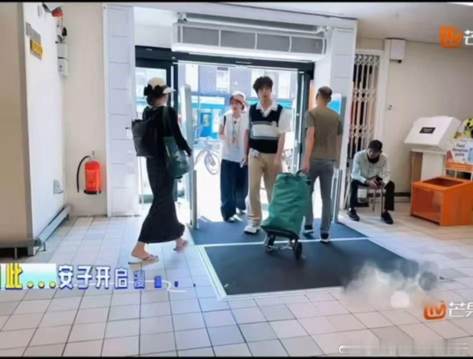 颜安急得什么都听不见那段，我妈路过都笑问谁这么惨。再一看予曦昭仪认真搜洗手间标识
