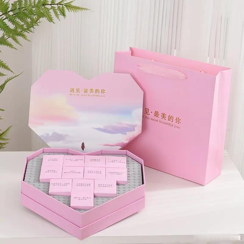 #自己舍不得买但朋友送会笑醒# 每次逛街看到有些东西，心里喜欢得紧，都忍不住多看