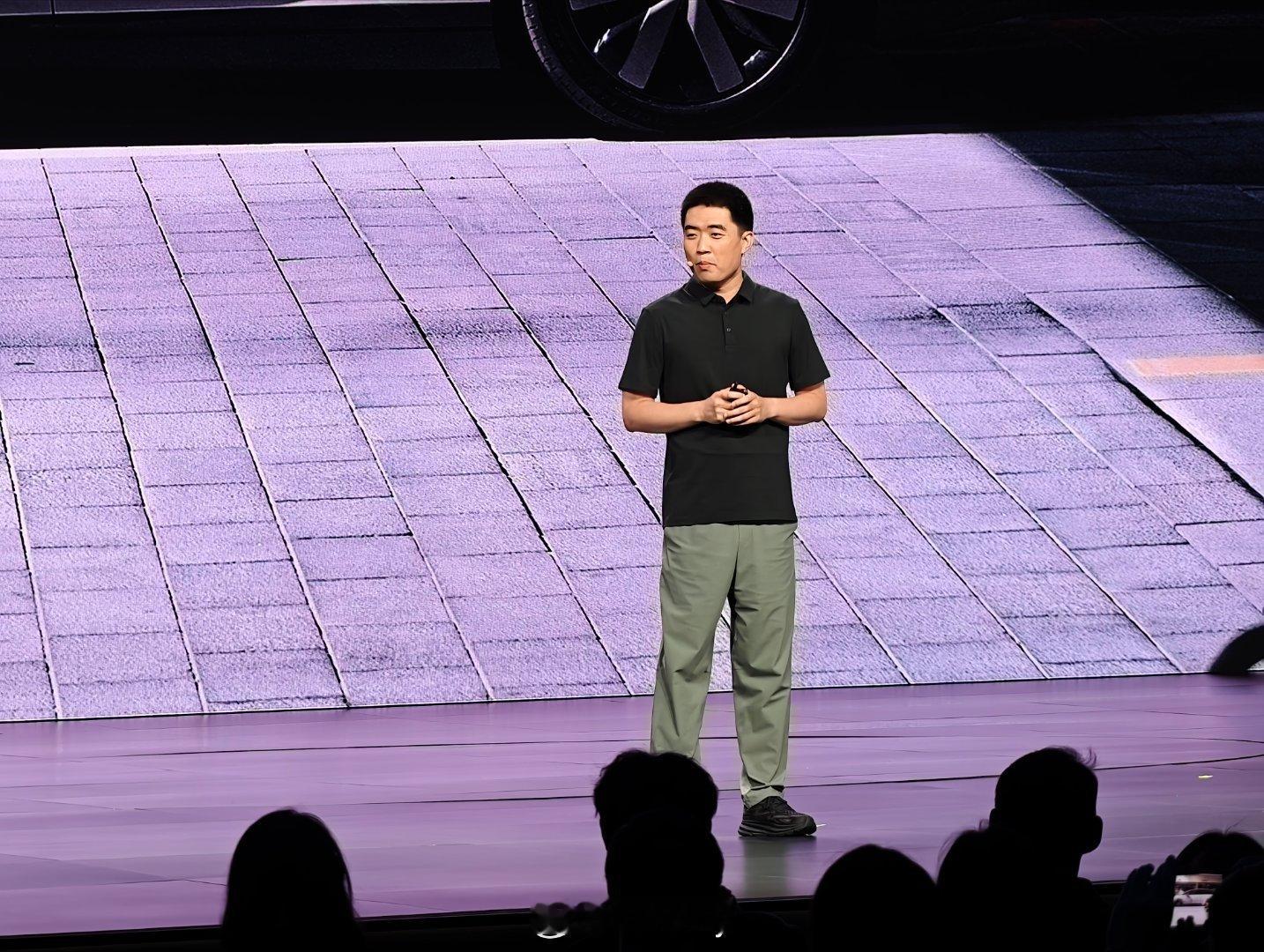 发布会开始，李想出场。理想i8理想汽车新能源汽车 ​​​