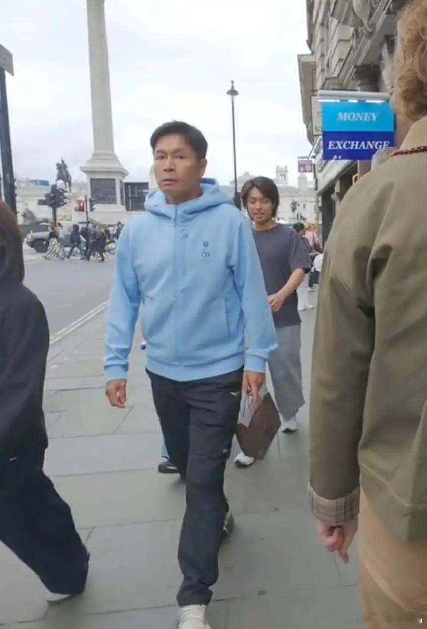 郭晋安减产在伦敦陪儿子，18岁儿子读知名音乐学院，身高超过父亲！ ​​​