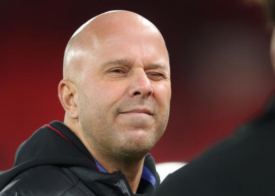 好体育撰文表示，利物浦目前正处于“分离崩析”的边缘，在主场0比3负于诺丁汉森林仅