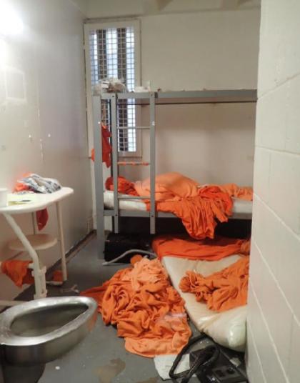 安德鲁王子前女友，英国名媛维多利亚·赫维，在接受采访时表示他还活着。
杰弗里·爱