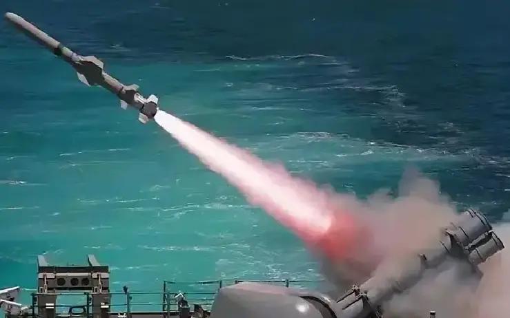 快讯！快讯！
 
俄罗斯国防部突然宣布了：太平洋舰队在日本海进行了一次“口径”巡