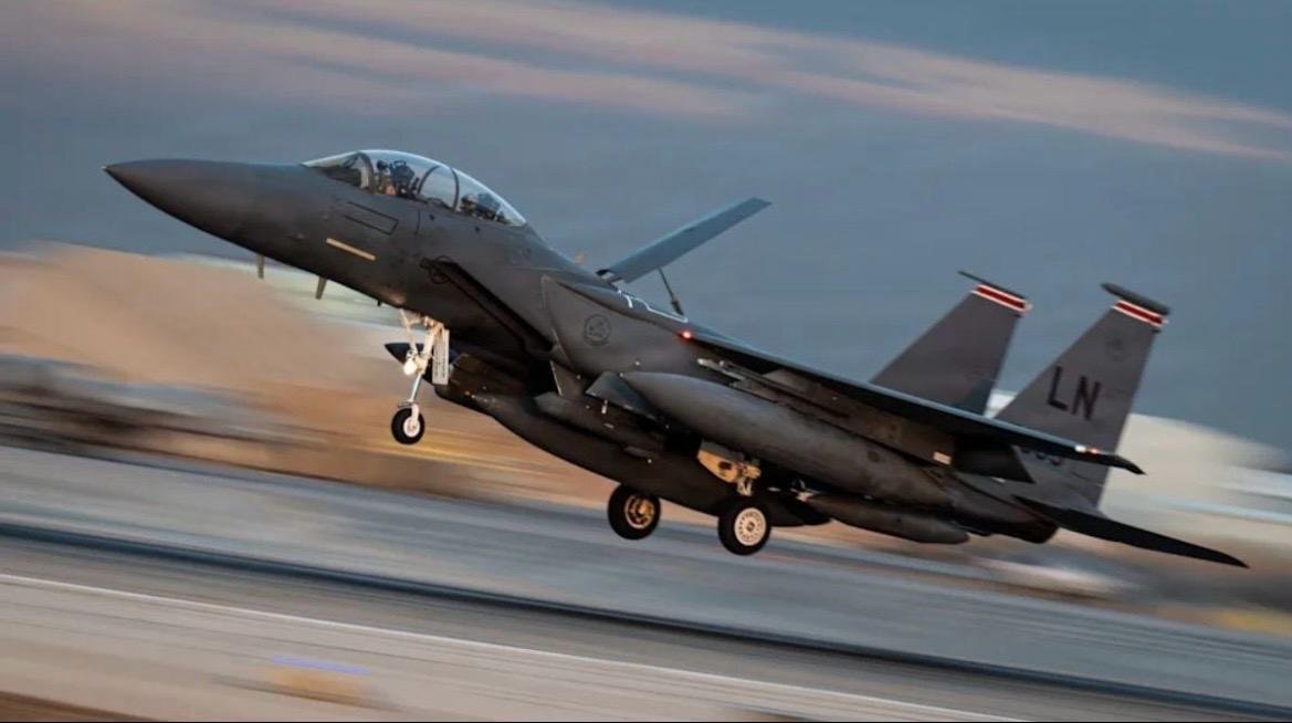 美国这次深入伊朗腹地几百公里营救F-15飞行员和武器操作员的事迹肯定会被拍成电影