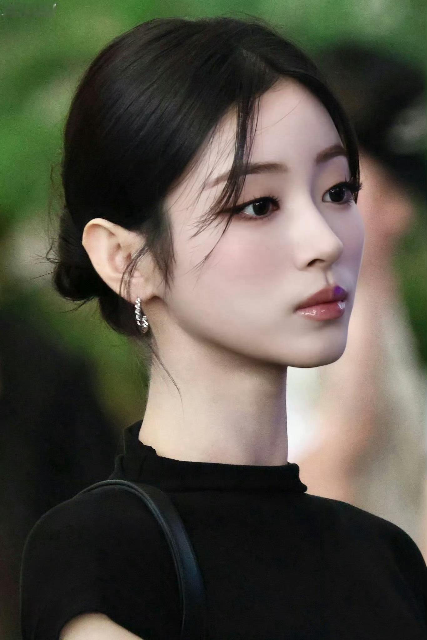 “我不知道你是怎么变有钱的，但我家从我太爷爷的爷爷那辈开始，就世世代代都是有钱人