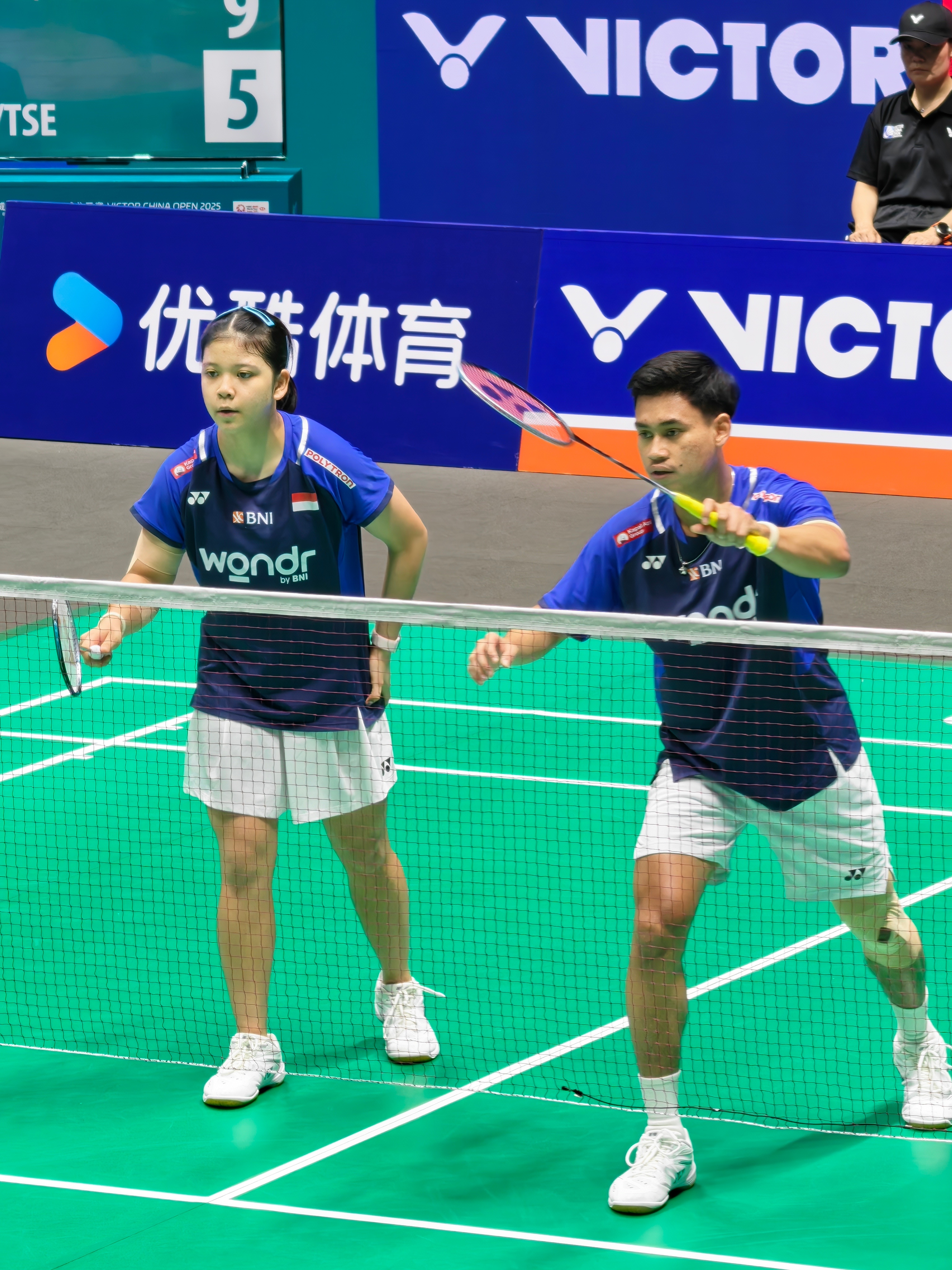希达亚图拉/费利沙🇮🇩 21-13、18-21、21-17 🇭🇰邓俊文/