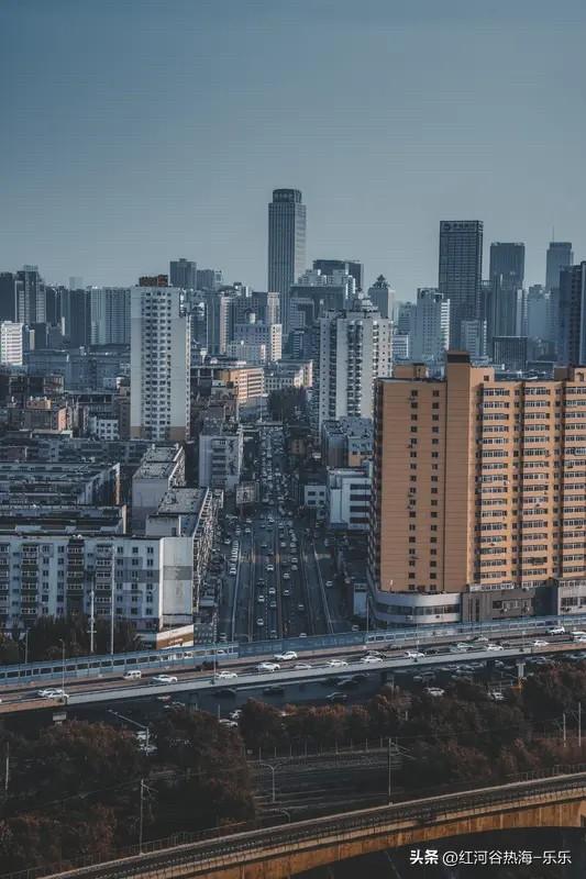 这些房价上涨的城市，尤其是在经历了投资属性去除之后，还能上涨的，个人认为：
一、