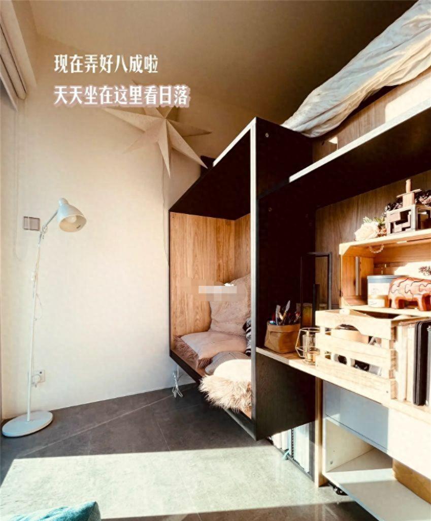 香港 5㎡的房子能住成什么样？层高只有 2.6 米，还不是复式，屋主愣是靠一组定