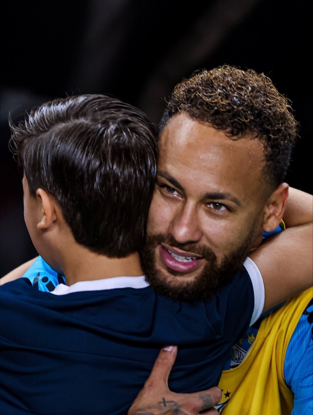 neymar 看得出孩子们是真的爱内马尔，不管是主场还是客场，首发还是替补内马尔