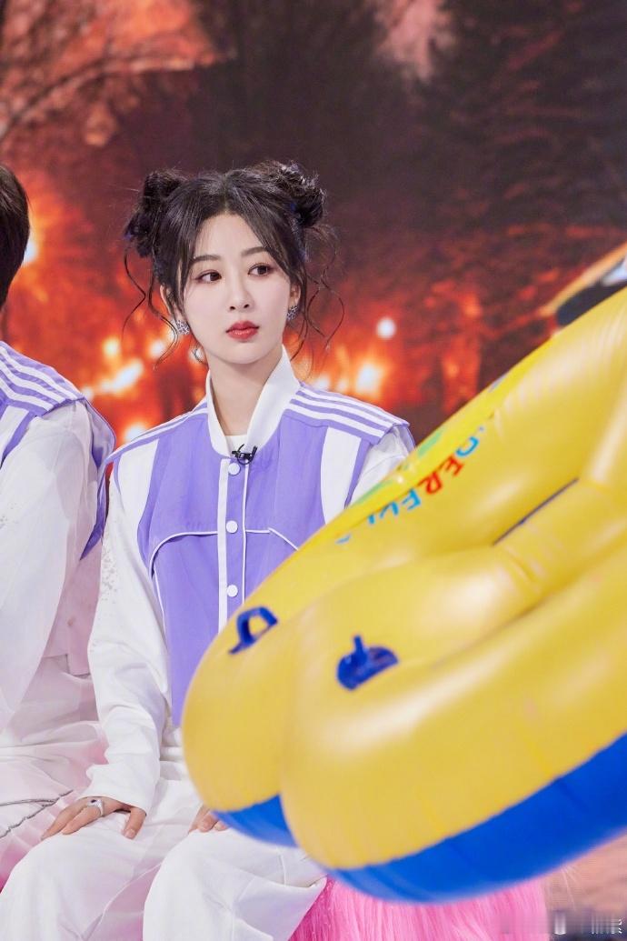#新浪娱乐[超话]##杨紫再扎双丸子头##杨紫扎丸子头#杨紫再扎双丸子头，不愧是