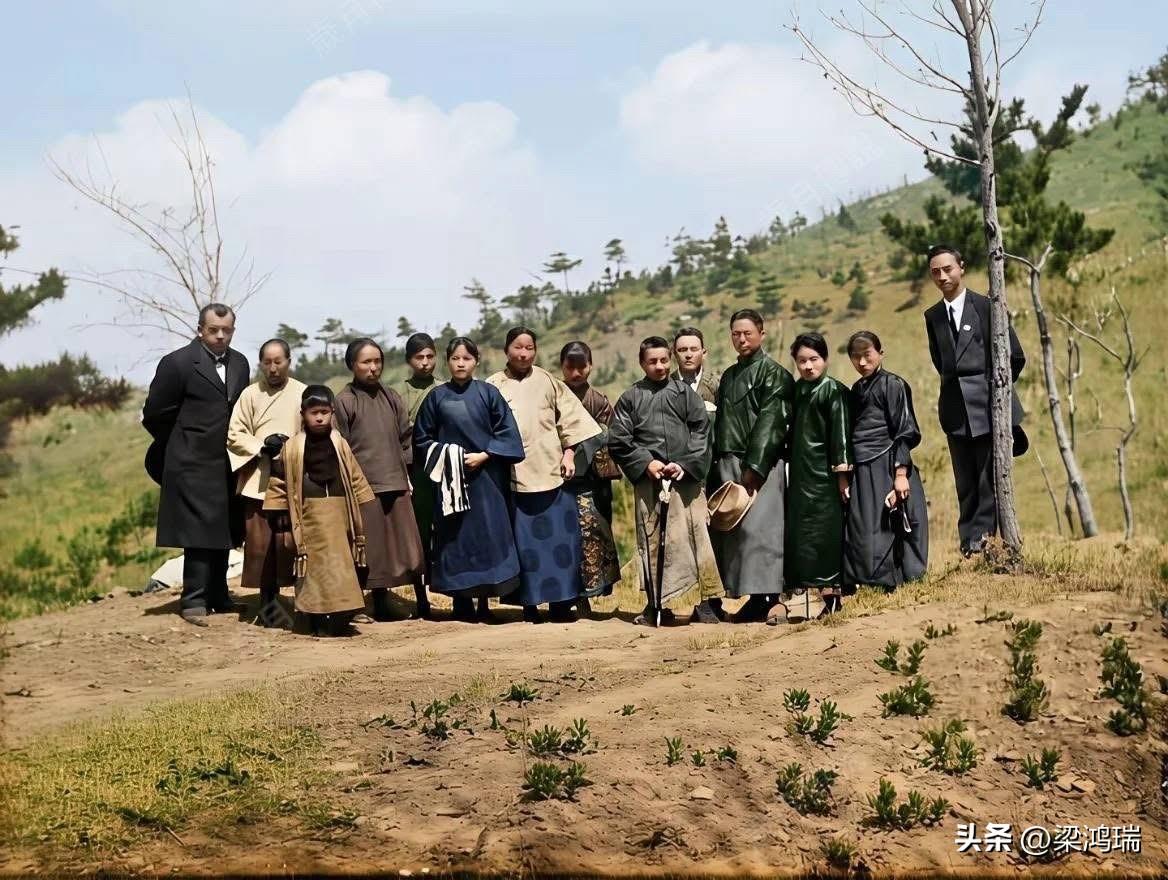 1925年3月12日，孙中山先生在北京病逝。一个多月后，他的家人和亲信踏上了为他