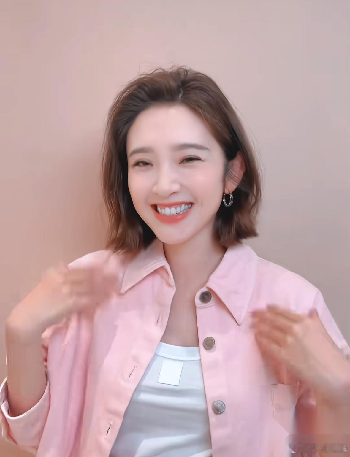 王濛“每天龇牙咧嘴的……笑”唐艺昕这个“全糖”选手，带着旁边的人心情都好了， 这