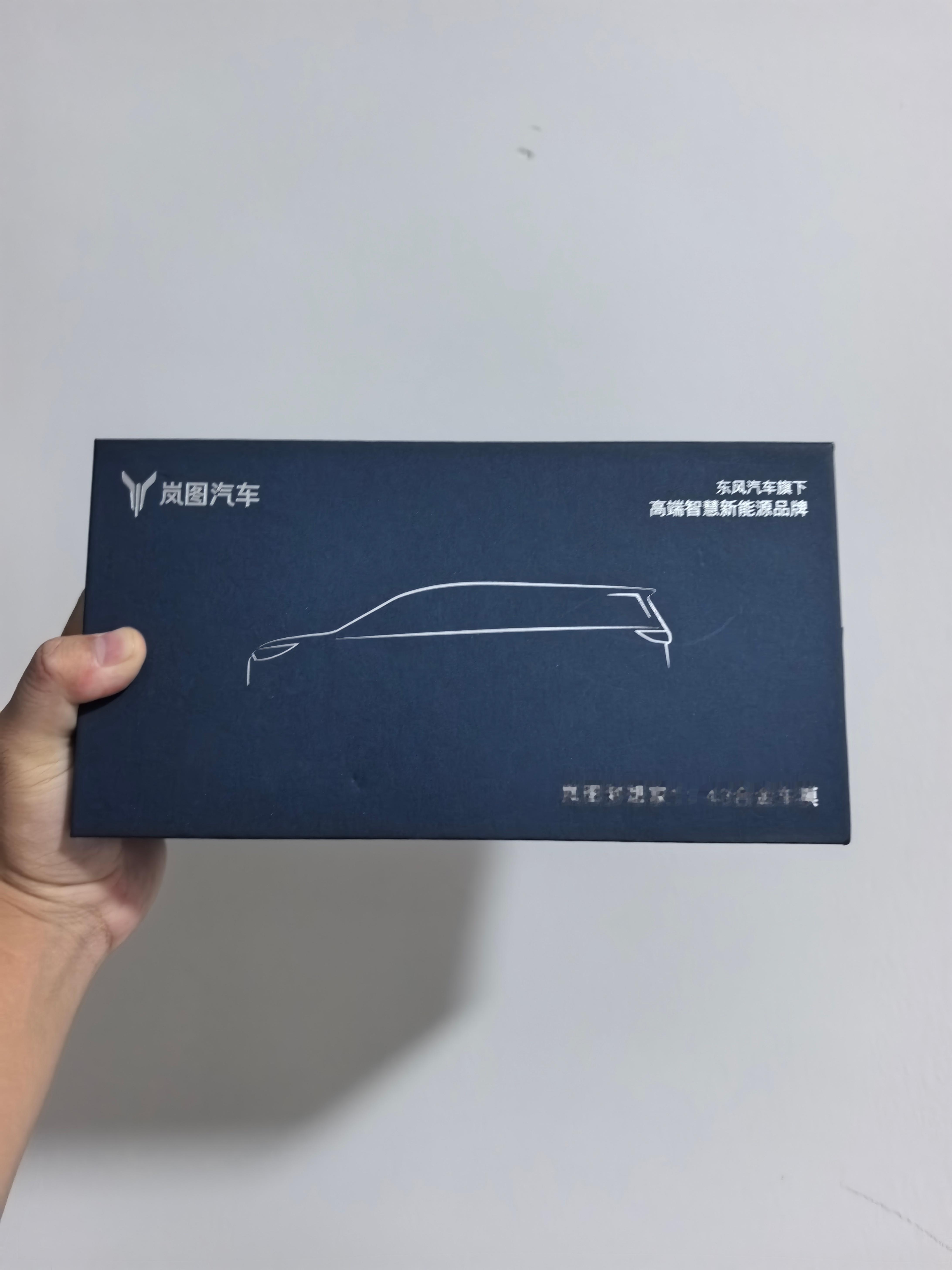 人肉从成都车展带回来的岚图梦想家1:43合金车模给大家抽了[哈哈]转发即可9月1