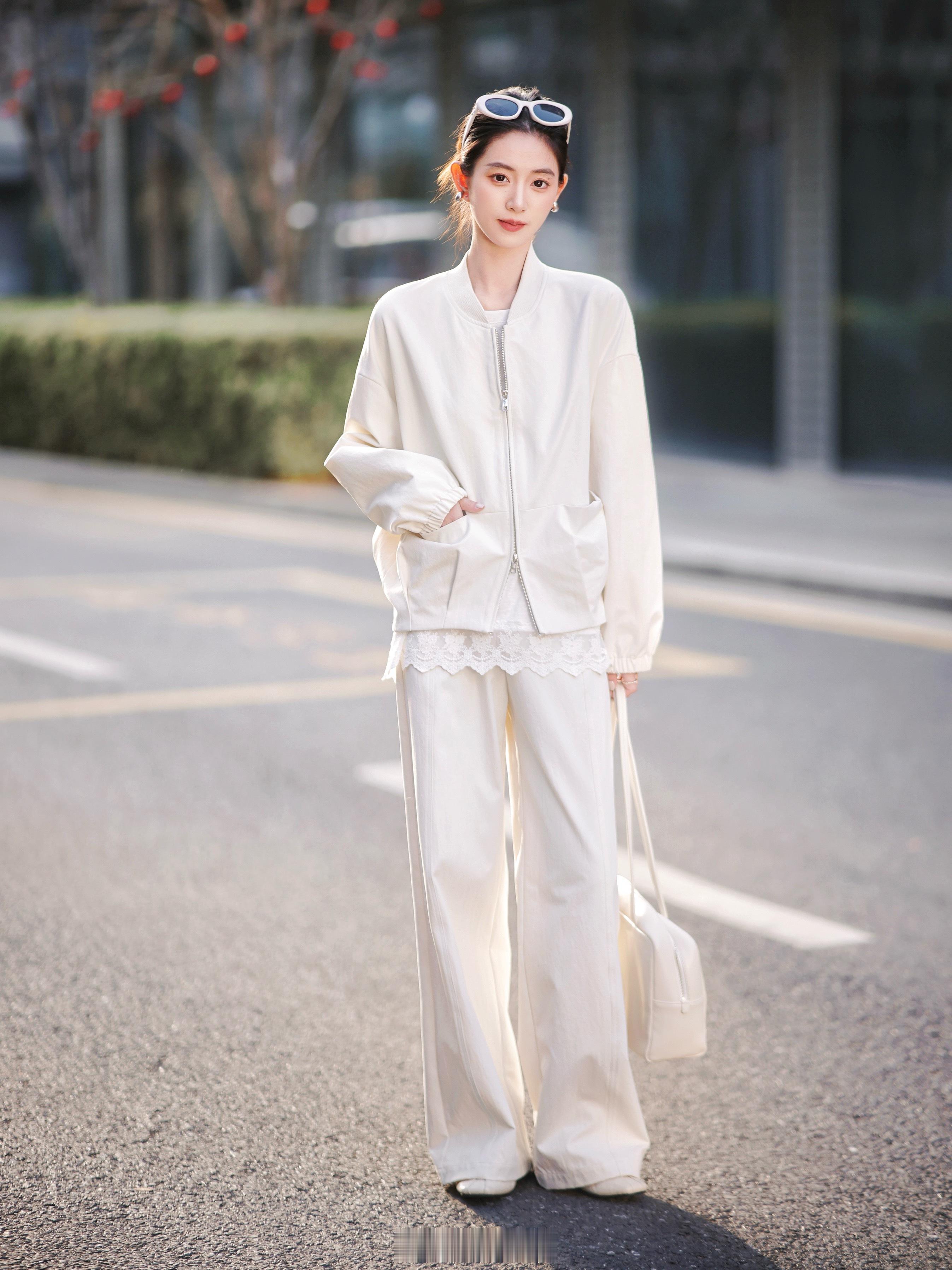 这套！粒粒是真的服！棒球服式外套+休闲裤 随性利落 轻职场风也能拿捏住 分开还能