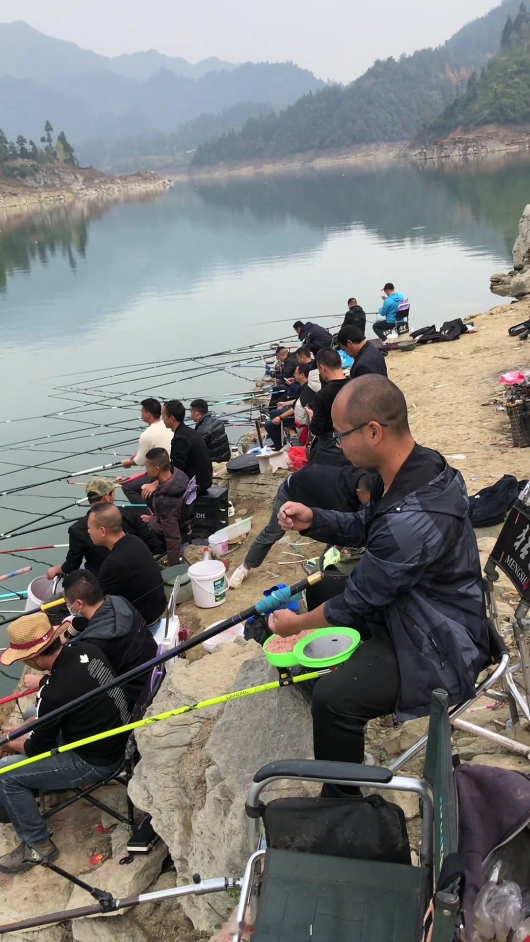 美国驻伊拉克大使馆遭袭起火 终于拍到“空军基地”了！ 