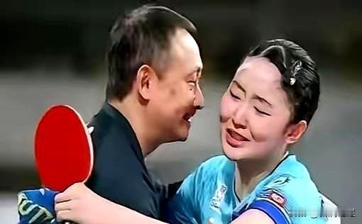 当17岁的张本美和在萨格勒布站一日收齐双冠时，球馆那股嘈杂突然像被关了静音。
女