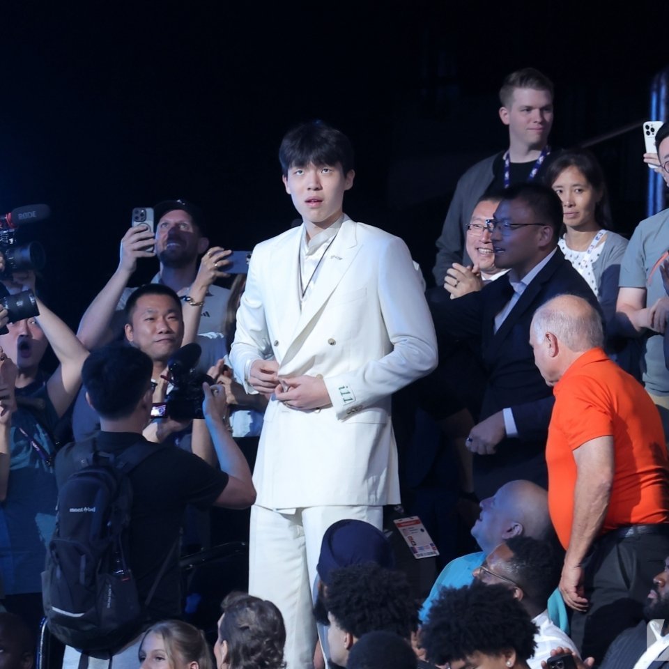 突发！艾顿买断后续：1. 前状元艾顿正式进入自由市场，寻求新挑战2. 开拓者彻底