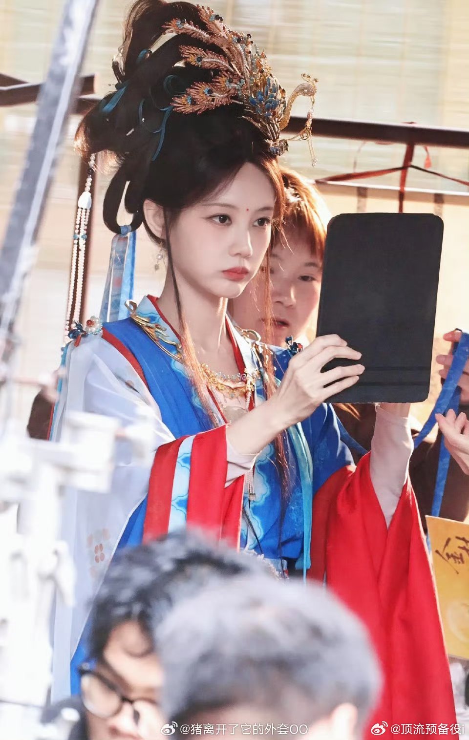 李一桐《金枝》陈雀儿蓝衣新造型路透，好美简直神女！！蓝海仙女