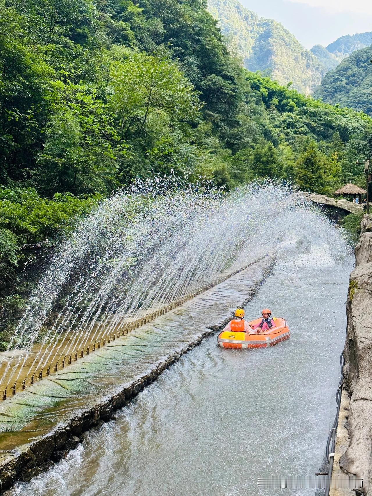 【重庆周边1.5h车程的泉水漂流胜地，嘿凉快】42℃的重庆，金佛山以西的神龙峡，